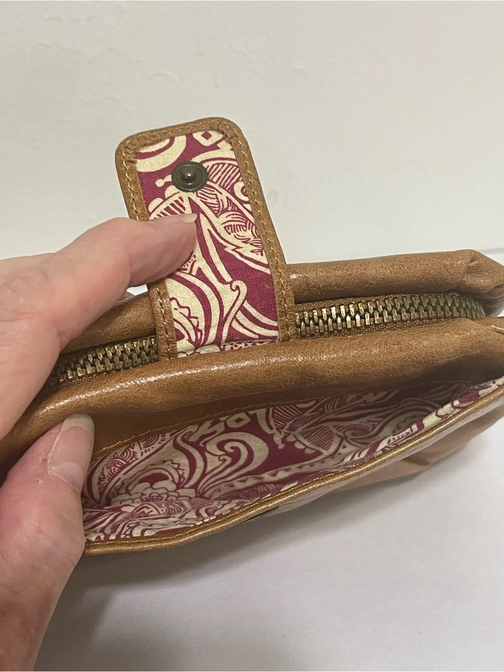 Hobo Tan Leather Wristlet Wallet Zip Around Multi Pockets Zip Pocket Neutral